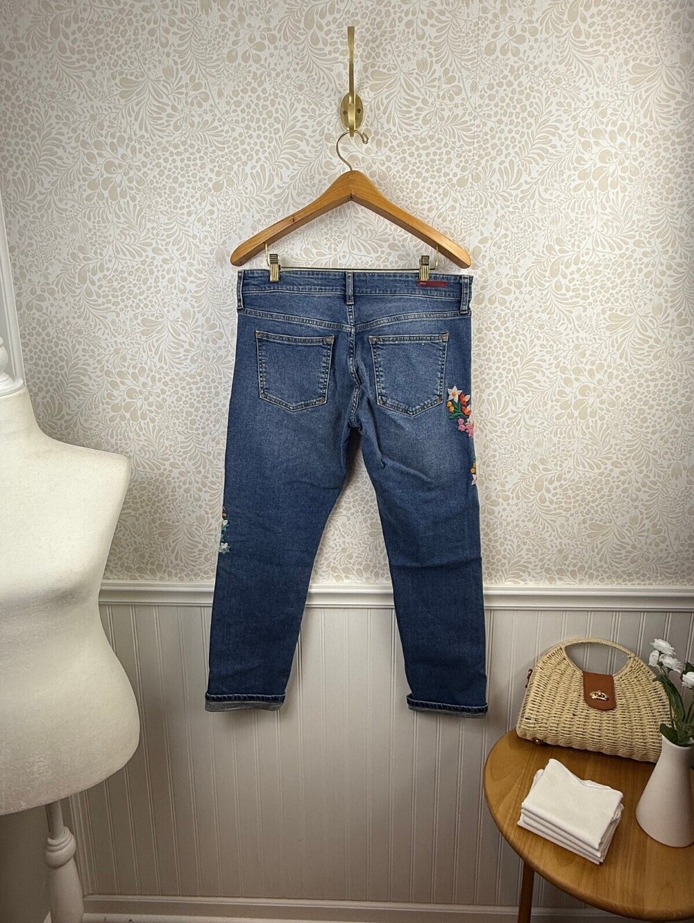 Pilcro by Anthropologie Embroidered Mid-Rise Slim Boyfriend Jean - Size - 28 - Picture 8 of 13